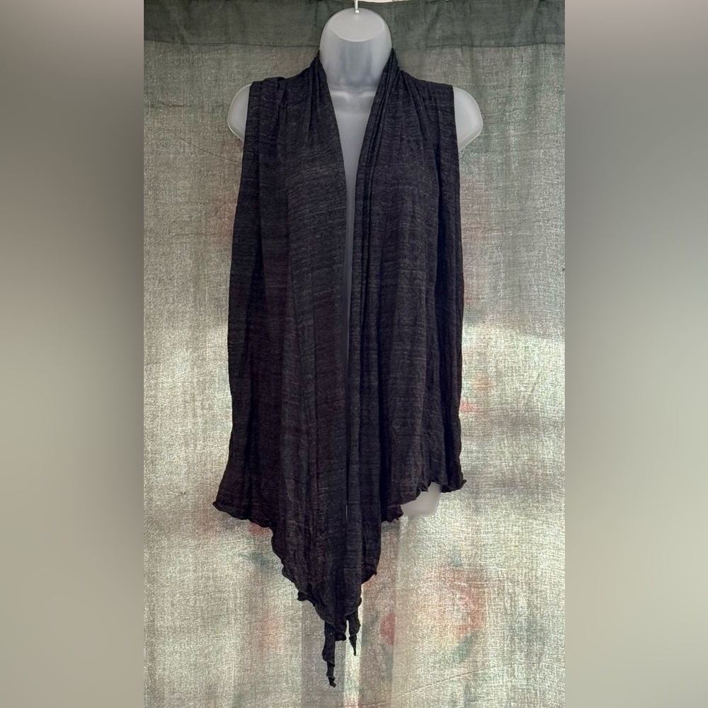 Charcoal gray Comfy USA knit vest in Medium (runs large)